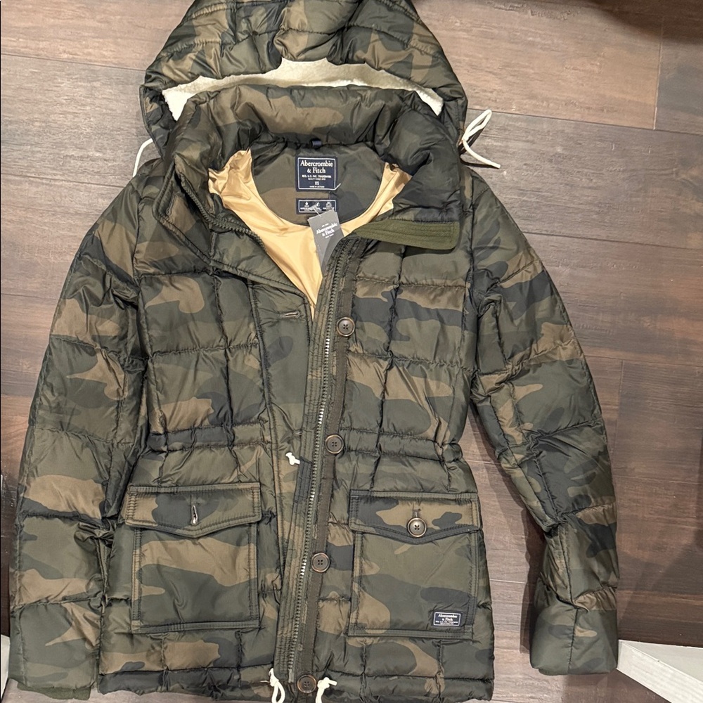 Abercrombie & Fitch Camouflage Puffer Jacket